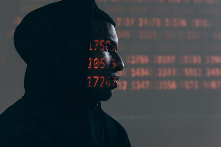 Хакер в любую минуту может устранить систему информационной безопасности